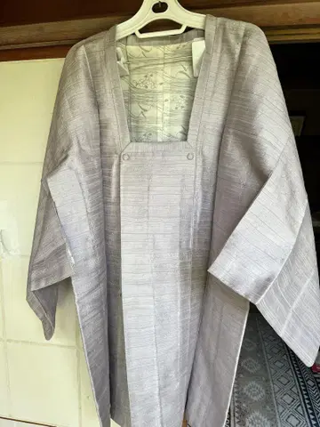 등나무색의 멋진 겉옷