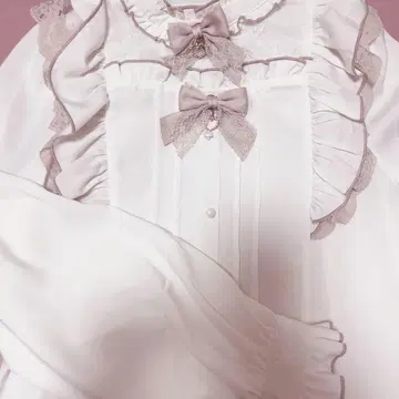 ROJITA 더블 브로치 소매 프릴 블라우스
