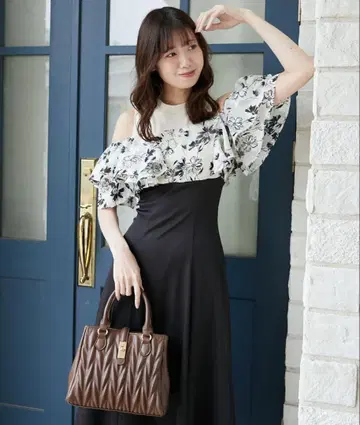 허리 부분 프릴 플레어 원피스
