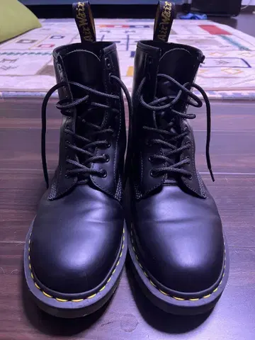 Dr. Martens 블랙 부츠
