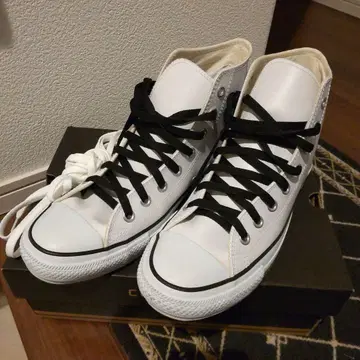 새상품급 컨버스 LEATHER ALL STAR HI 화이트