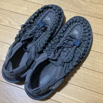 KEEN 유니크 샌들 다크 그레이