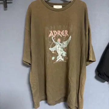 ADRER 그래픽 프린트 티셔츠
