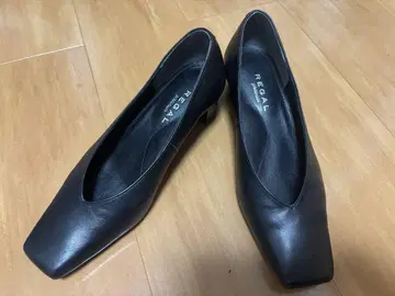 REGAL 블랙 가죽 펌프스 미들 힐