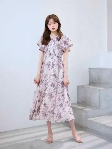 Anmille 플라워 프릴 턱 OP 블랙