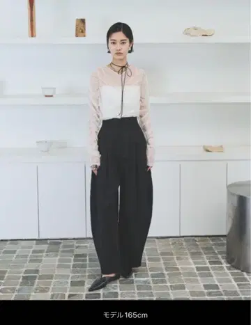 팬츠 커브 실루엣 턱 팬츠