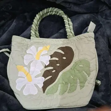 꽃과 잎 자수 토트백