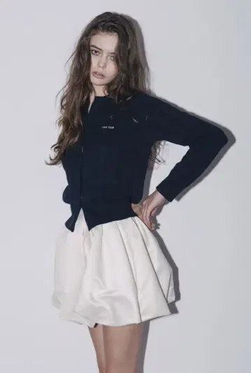 아이보리 플리츠 플레어 스커트