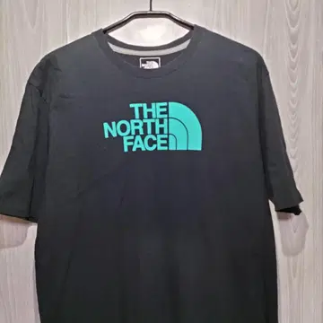 THE NORTH FACE 블랙 티셔츠