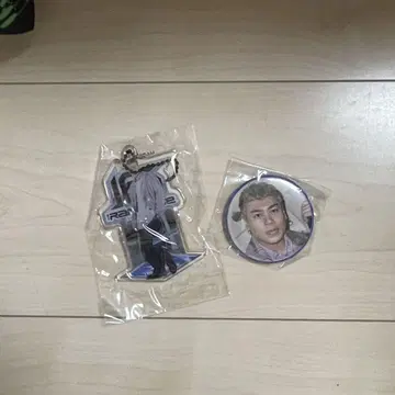 아크릴 키링과 캔뱃지 세트