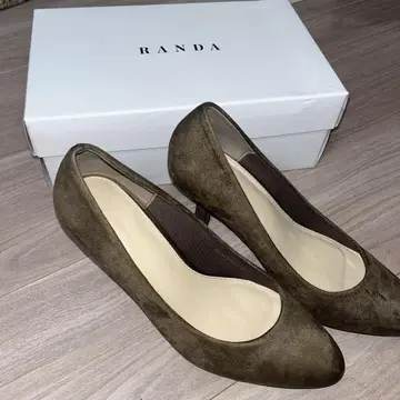 RANDA 골드 피스 힐 라운드토 펌프스