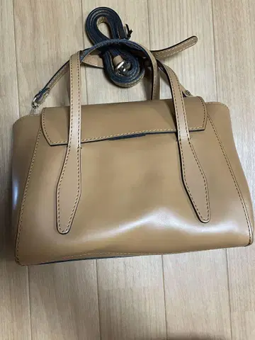 gianni chiarini 베이지 가죽 핸드백 스트랩 포함
