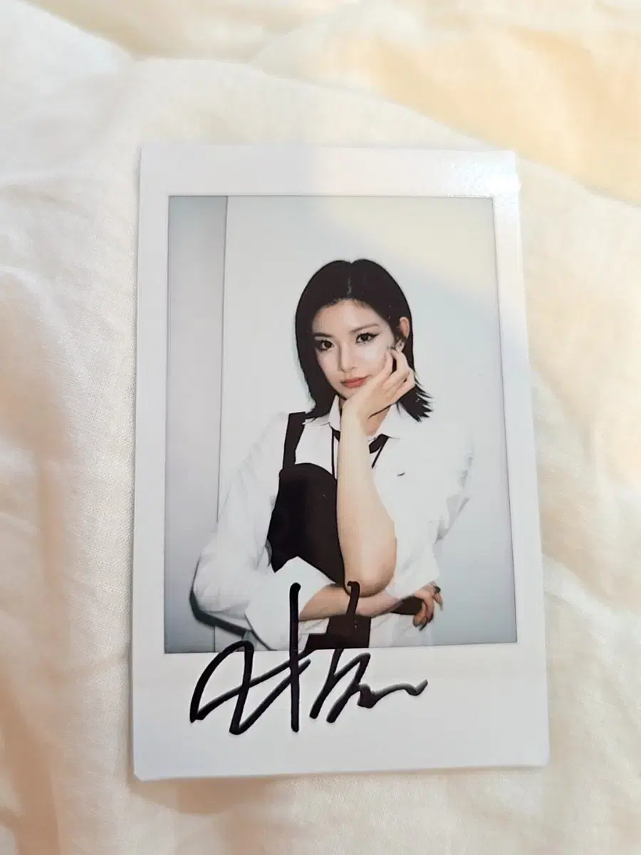 Everglow Wang Yiren Signed Polaroid
