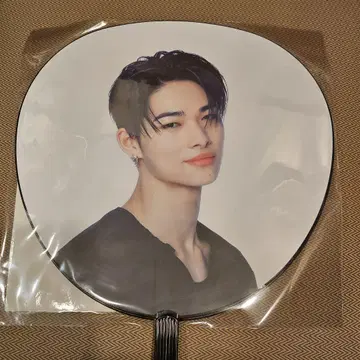 WALK THE LINE IN JP POPUP 부채 피켓 니키