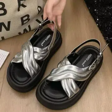 새상품! 실버 샌들 M 36 (23cm 정도) 유니클로 자라