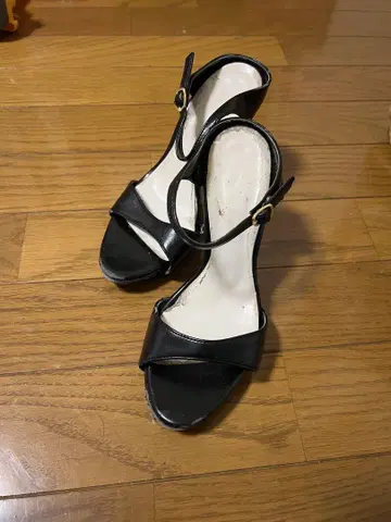 블랙 힐 샌들