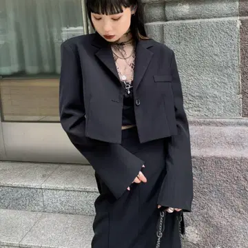 LVEU 플레어 커프스 크롭 자켓