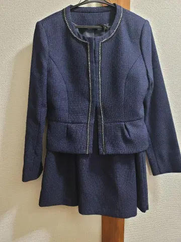 네이비 스커트 수트 비쥬 버튼