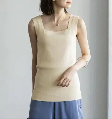 Noble 노블 스퀘어 넥 탱크