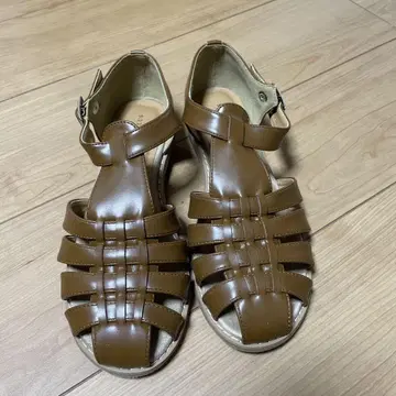 구르카 샌들 여성용