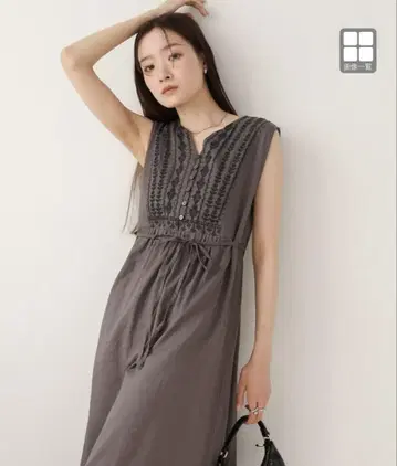 패널 자수 슬리브리스 원피스 Bab