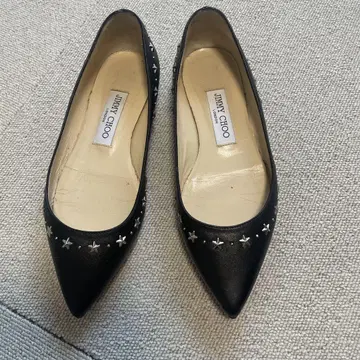 JIMMY CHOO 블랙 플랫 슈즈 스타 스터드 장식