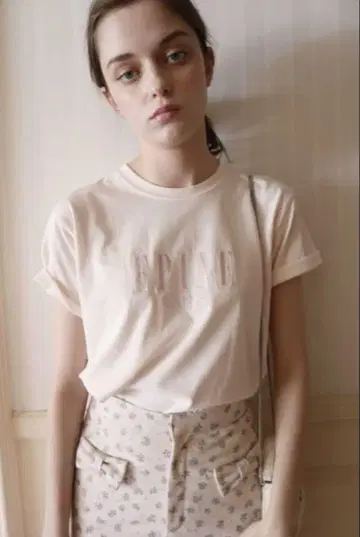 에피네 파리 자수 티셔츠 베이비 핑크