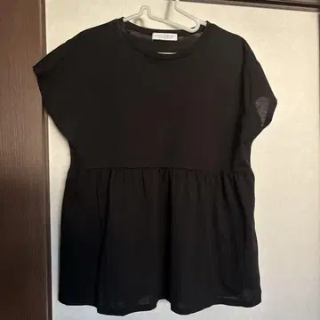 유나이티드 애로우즈 블랙 티셔츠