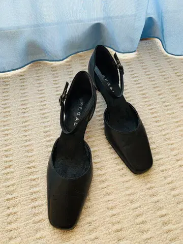 REGAL 블랙 스트랩 펌프스 24cm