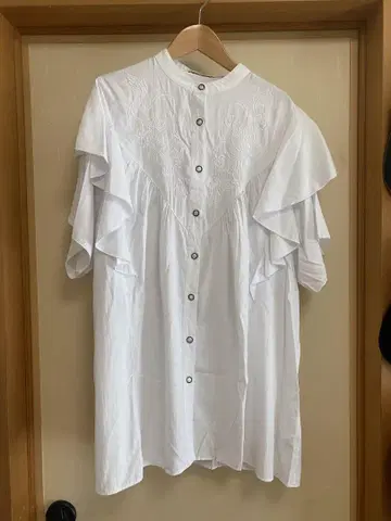 지나시스 프릴 블라우스