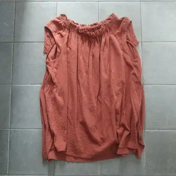 쿠라시콤 북유럽 생활 도구점 슬리브리스 블라우스 테라코타