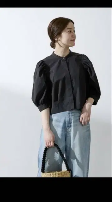 새상품 이에나 퍼프 슬리브 숏 블라우스 블랙 택 포함