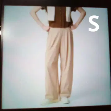 유니클로 울트라 스트레치 액티브 와이드 팬츠 S 사이즈 베이지 새상품
