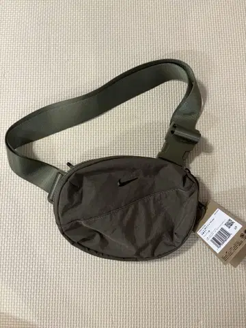 나이키(NIKE) 아우라 크로스 바디 백 2L HM6120-222