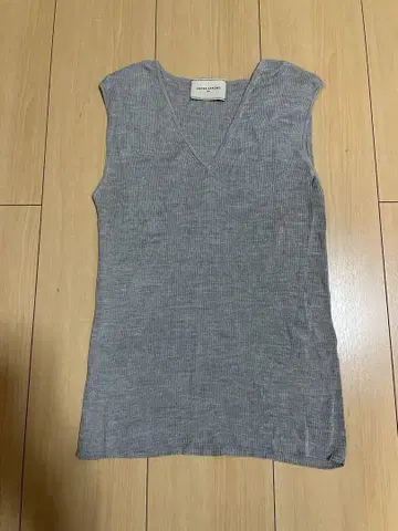 UNITED ARROWS 실크 100% V넥 슬리브리스