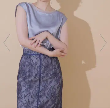 질 바이 질 스튜어트 시어 트림 새틴 블라우스 블루
