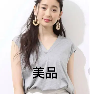 로페 마드모아젤 V넥 티셔츠