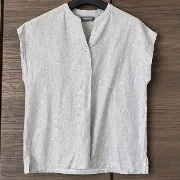 UNITED ARROWS 스트라이프 패턴 펄 버튼 장식 스트레치 블라우스