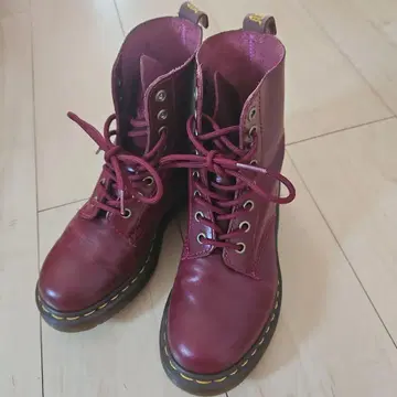 Dr. Martens 8홀 부츠 22cm