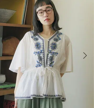 니코앤드 인도 자수 V넥 블라우스
