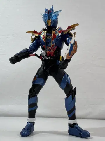 반다이 S.H.Figuarts 가면라이더 그레이트 클로즈