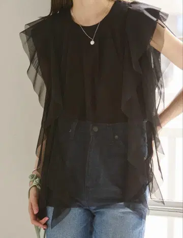 NOBLE 튤 슬리브리스 탑