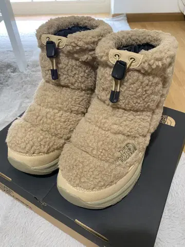 노스페이스 베이지 무스탕 부츠