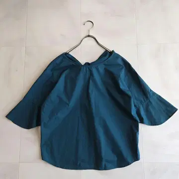 URBAN RESEARCH items 백 리본 풀오버 블라우스