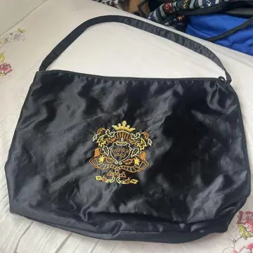블랙 자수 로고 숄더백