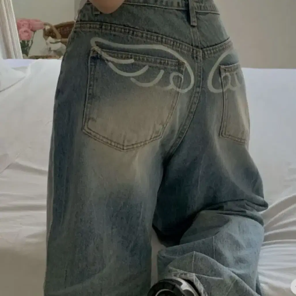 【MODIMOOD】DAILY WIDE WASHING DENIM Modimode Washing Denim Pants #청바지 on Bunjang Global Site.
