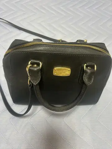 마이클코어스 MICHAELKORS 블랙 핸드백 골드 금장 장식