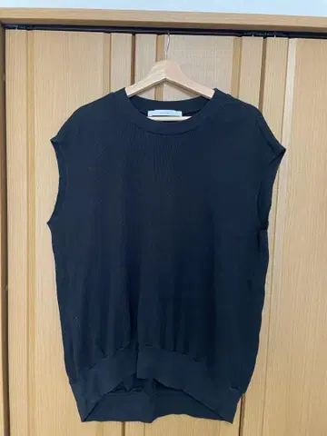 FRAMeWORK 프렌치 슬리브 탑 블랙