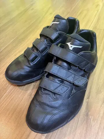 Mizuno 블랙 트레이닝 슈즈 25.5cm
