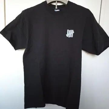 Undefeated 티셔츠 M